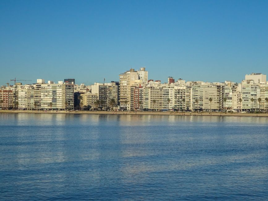 Chat BDSM de Uruguay: La rambla de Montevideo junto al Río de la Plata