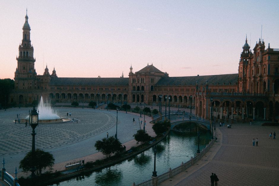 España: Capture of the iconic Plaza de España at twilight in Seville, showcasing its beautiful architecture and serene atmosphere.